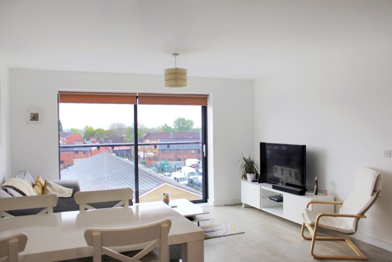 Manchester Escape - Private Room & Bathroom Near Etihad And Coop Arena - Free Secure Parking Bagian luar foto