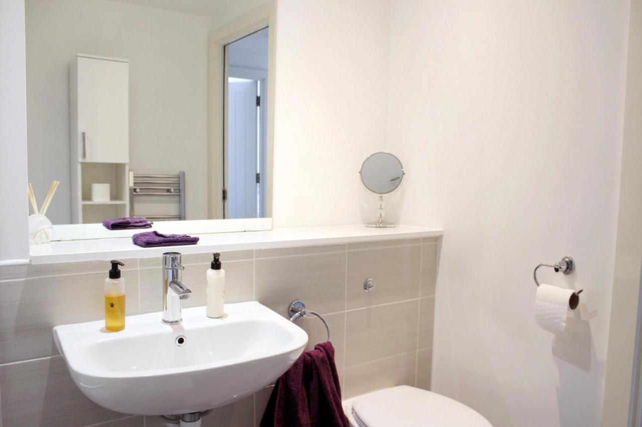 Manchester Escape - Private Room & Bathroom Near Etihad And Coop Arena - Free Secure Parking Bagian luar foto