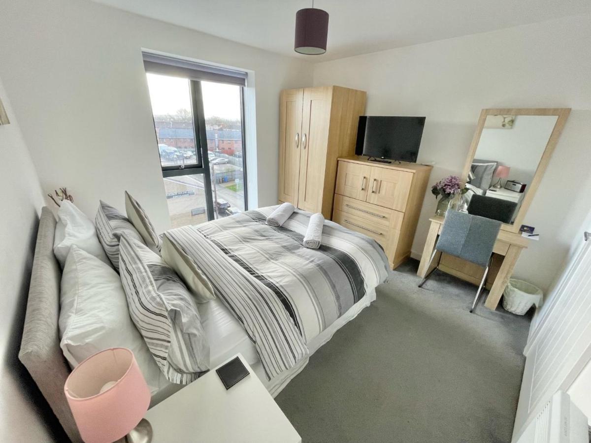 Manchester Escape - Private Room & Bathroom Near Etihad And Coop Arena - Free Secure Parking Bagian luar foto