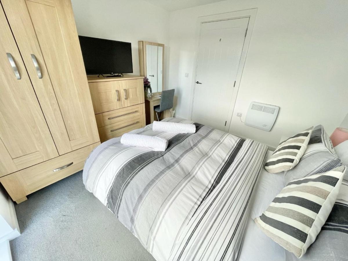 Manchester Escape - Private Room & Bathroom Near Etihad And Coop Arena - Free Secure Parking Bagian luar foto